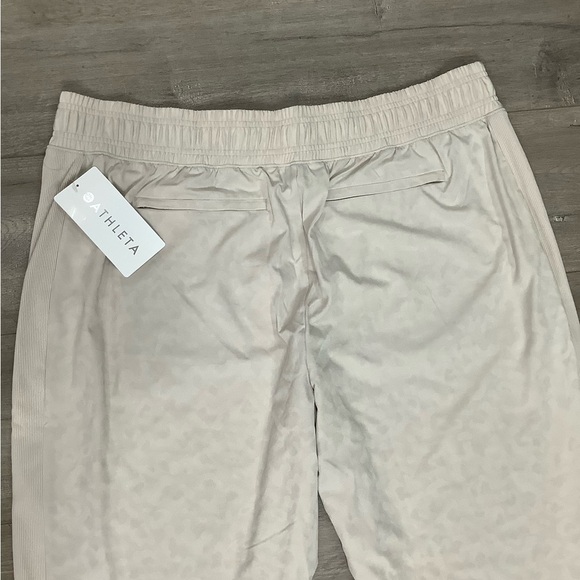 Women’s Athleta 22 Brooklyn Comfortable Joggers Pants Beige Ankle Stretch NWT - Picture 11 of 16